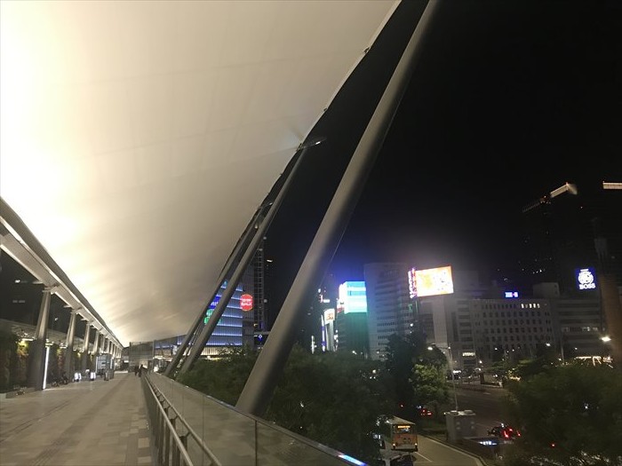 最後に東京駅八重洲口側　グランルーフを撮影